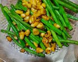 Foto langkah ke 3 dari resep Sauteed Green Beans and Corn / Tumis Baby Buncis dan Jagung.