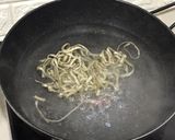 รูปขั้นตอนการทำที่ 1 ของ บะหมี่งาดำซอสแกงกะหรี่หมูอบ