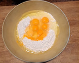 Foto del paso 2 de la receta: Lasaña de cebolla caramelizada y peras (pasta fresca casera)