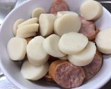 รูปขั้นตอนการทำที่ 2 ของ ข้าวผัดหมูใส่ไส้กรอกเป็ด