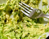 Foto del paso 2 de la receta: Tostada de aguacate y salmón