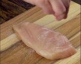 Une image de l'étape 1 de Escalopes farcies sur un lit de sauce tomate.