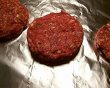 Foto del paso 11 de la receta: Hamburguesas de solomillo de ternera, con tomates, berenjenas y vinagreta de albahaca