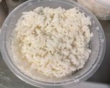Une image de l'étape 1 de Salade de riz aux anchois, tomate, poivron et oignon rouge.