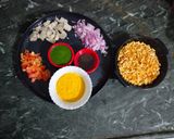 A picture of step 1 of Chatapata Bhel.