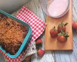 Foto langkah ke 7 dari resep Strawberry raisin pound cake.