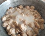 A picture of step 1 of Spicy Soyabean Parwal Gravy.