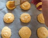 Gluténmentes sajtos pogácsa sajtmártással recept fázis 2 fotója