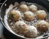 A picture of step 8 of Potato mix bell pepper crispy cheese balls.