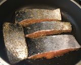 Foto del paso 3 de la receta: Salmón con costra de hierbas