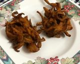 A picture of step 8 of Onion Pakoda.