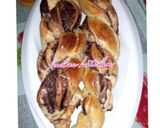 A picture of step 4 of Twisted Nutella bread.