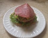 Foto del paso 3 de la receta: Patacón pisa’o / hamburguesa de pollo y salchichas de cerdo