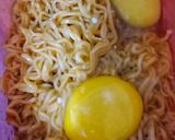 Foto langkah ke 4 dari resep Pizza Mie Sosis.