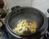 A picture of step 1 of Aloo Bari Ki Sabzi.