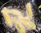 A picture of step 4 of Hary Mirch pakoray.
