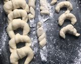 Foto del paso 2 de la receta: Medialunas de panadería en casa