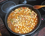 Foto del paso 2 de la receta: Garbanzos con carne picada y papas fritas