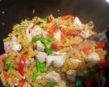 Foto del paso 2 de la receta: Pastas con cerdo y verduras