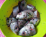 Foto del paso 3 de la receta: Cazuela de besugos marinados a la moruna con piparras