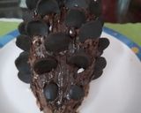 A picture of step 8 of Dark chocolate Hedgehog cake.