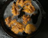 A picture of step 2 of Onion Pakoda.