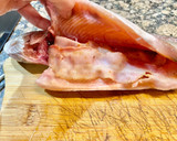 Foto del paso 5 de la receta: Truchas rellenas con bacon y cebolla crujiente