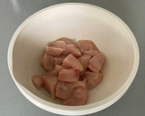 Foto del paso 2 de la receta: Brochetas de pollo adobado