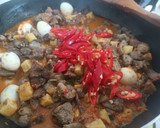 Foto langkah ke 6 dari resep Sambal Goreng Ampela Hati Kentang Telur Puyuh.