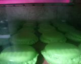 Foto langkah ke 7 dari resep Rainbow French Macarons.