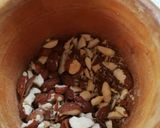 Foto del paso 5 de la receta: Salchichas frescas con miel espinacas y almendras