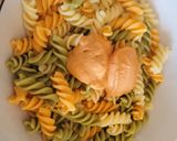 Foto del paso 3 de la receta: Ensalada de hélices con pollo a l'ast y salsa cocktail