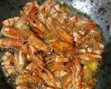 Foto langkah ke 2 dari resep Minyak Kepala Udang.