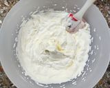 Foto del paso 4 de la receta: 🍓Petit suisse con frutillas frescas, yogur, queso blanco y crema 🍓