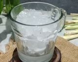 Foto langkah ke 4 dari resep Es Teh Lemon Sereh.