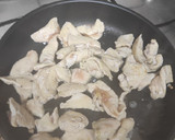 Foto del paso 1 de la receta: Pollo salteado con mix de verduras 🍗🍅🫑