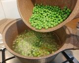 Foto del passaggio 2 della ricetta Pasta cremosa con piselli e speck