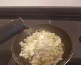 Foto del paso 1 de la receta: Pasta con restos de salmón en salsa cremosa