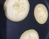 Foto langkah ke 3 dari resep Half Moon Pancakes.