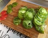 Une image de l'étape 4 de Salade de tomates tricolores à la laitue rougette et mozzarella di buffala.