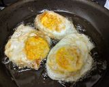 Foto langkah ke 1 dari resep Telur Ceplok Masak Kecap Pedas.