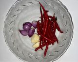 Foto langkah ke 2 dari resep Ikan tongkol keranjang suwir balado.