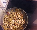 Foto del passaggio 3 della ricetta Calamari e carciofi saltati in padella
