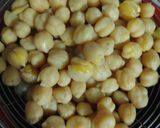 A picture of step 4 of Chole bhature cheese cups.