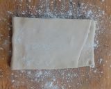 Foto del paso 5 de la receta: Rollo de chile hojaldrado