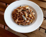 Foto del paso 7 de la receta: Tagliatelle en salsa de nueces y gorgonzola con pera