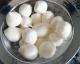 Foto del paso 1 de la receta: Bolitas de Mozzarella rebozadas