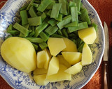 Foto del paso 3 de la receta: Judía verde con patata y ajos salteados