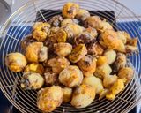 Hình bước làm 3 của món Trứng cút lộn chiên nước mắm