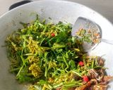 Foto langkah ke 4 dari resep Garo Bunga Pepaya Khas Manado.